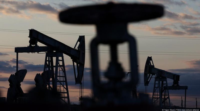 Киев просит G7 снизить потолок цены на нефть РФ до 30 долларов