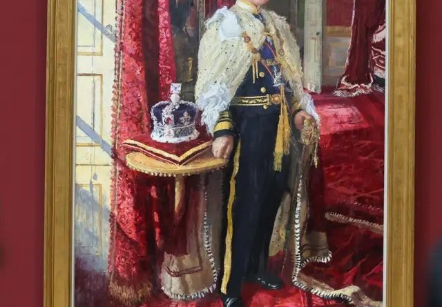Король Чарльз III и королева Камилла открыли портреты друг друга с коронации