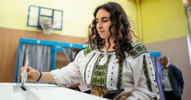 Либеральный мэр Бухареста обходит трамписта Симиона на выборах президента Румынии. Симион не признает данные экзитполов