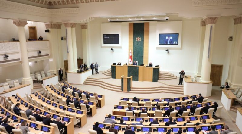 Парламент Грузии одобрил пакет поправок о запрете политических партий