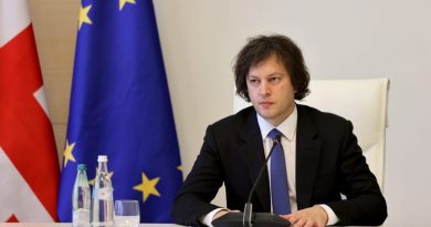 Премьер Грузии поздравил выпускников с окончанием школы