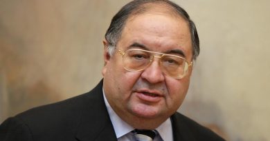 Суд в Гамбурге запретил называть Усманова владельцем яхты Dilbar