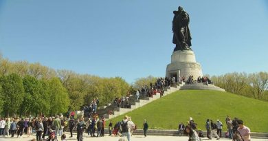 Суд запретил демонстрацию флагов СССР у мемориала в Трептов-парке 8 и 9 мая