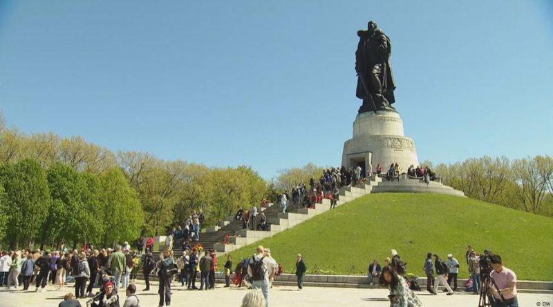 Суд запретил демонстрацию флагов СССР у мемориала в Трептов-парке 8 и 9 мая