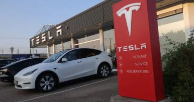 Tesla отрицает, что ищет замену Маску. Сам он обещал уделять компании больше времени