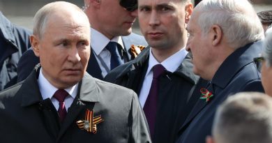 Тест на лояльность: два парада в один день для Лукашенко