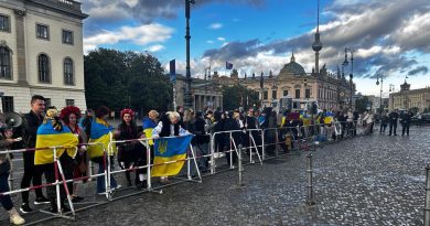 В Берлине протестовали против Нетребко у расстрелянной «скорой»