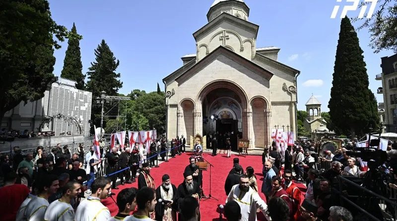 В соборе Святого Георгия проходит богослужение по случаю Дня святости семьи