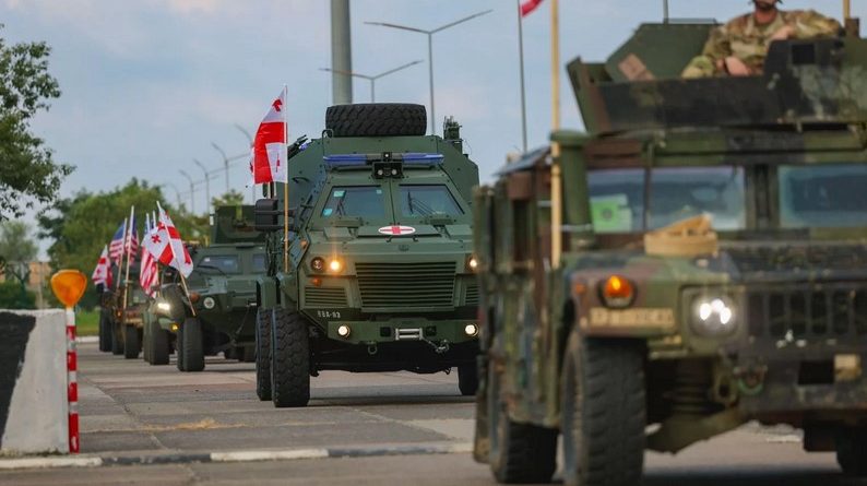 Американская и грузинская бронетехника прибыла на базу Вазиани в рамках учений Agile Spirit 2025