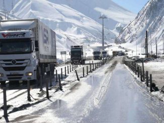 фура на дороге