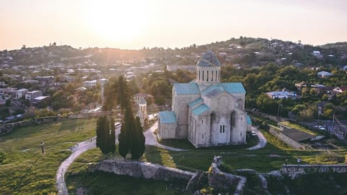 Снимок экрана 2026-01-31 145406 Панорама города Кутаиси и достопримечательности Имеретии
