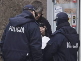 Полиция Польши во время спецоперации в Велуне