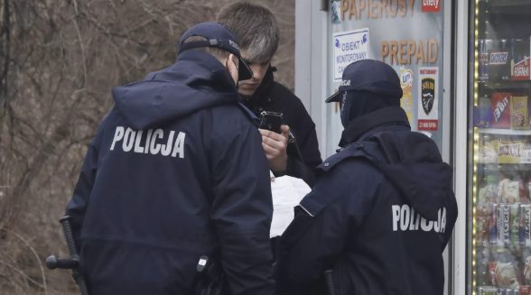 Полиция Польши во время спецоперации в Велуне