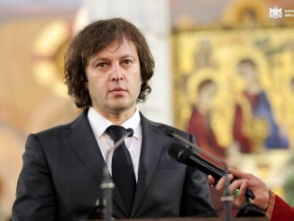 Ираклий Кобахидзе выступает в храме